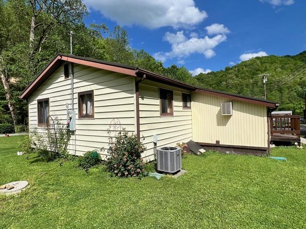29 Knob Fork St, Pikeville, KY 41501