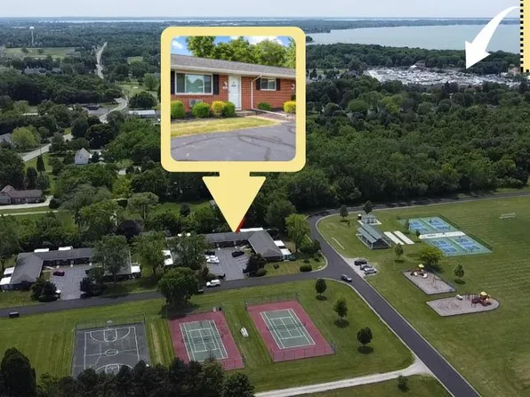 4622 E Catawba Woods Rd, Port Clinton, OH 43452