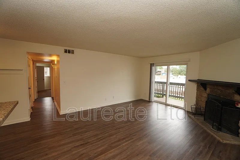 2 bed, 2.0 bath, 1000 sqft, $1,995 — Photo 2