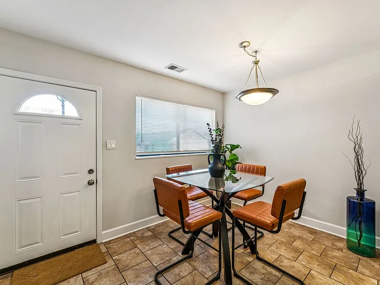 530 W 10th St #530 — Photo 9