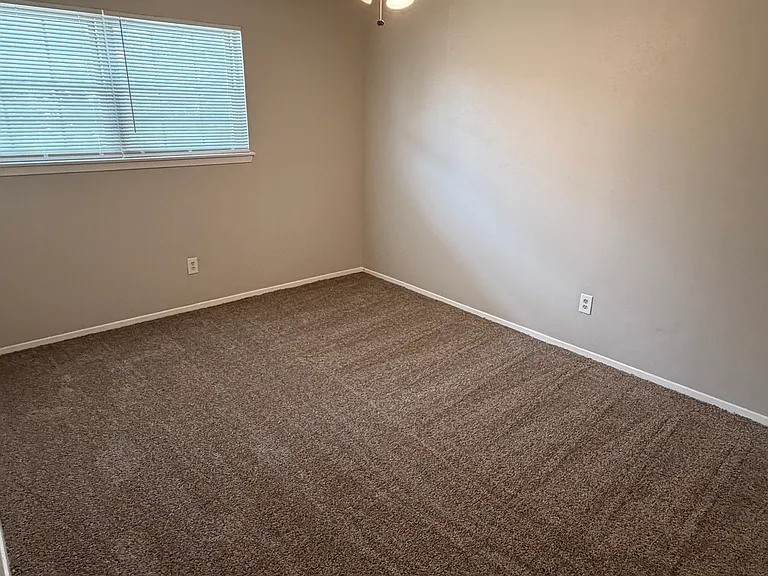 415 Stonehenge Dr — Photo 14