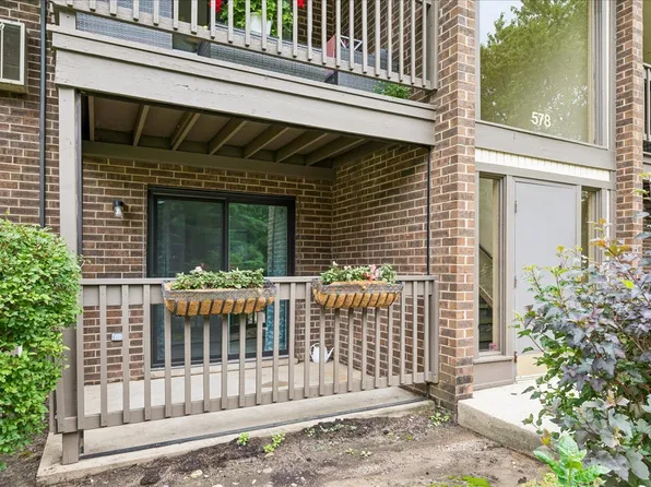 578 Somerset Ln APT 1, Crystal Lake, IL 60014