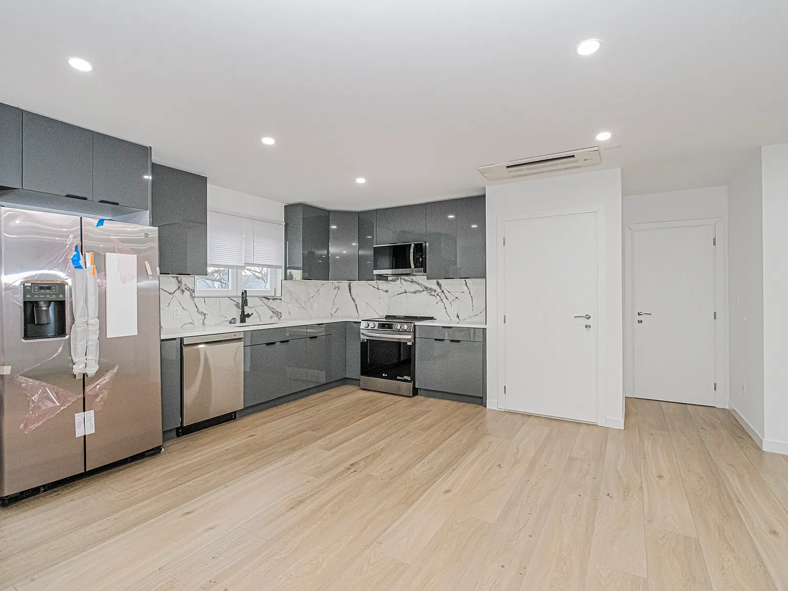 4 bed, 2000 sqft, $3,500 — Photo 3