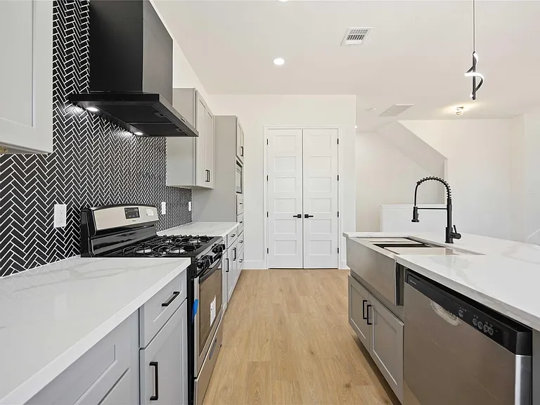 3022 Drew St — Photo 14