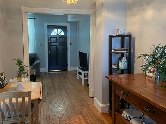 3rd image of 1352 D St SE