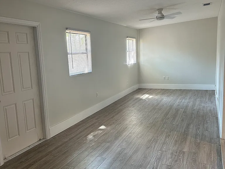 401 Higgs Ave NW — Photo 10