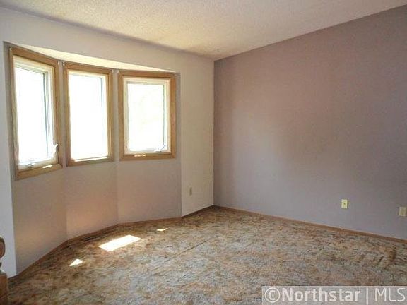 3rd image of 1124 Meadowwood Drive