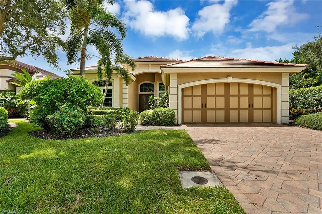 3 bed, 3.0 bath, 2391 sqft, $9,500 — Photo 2