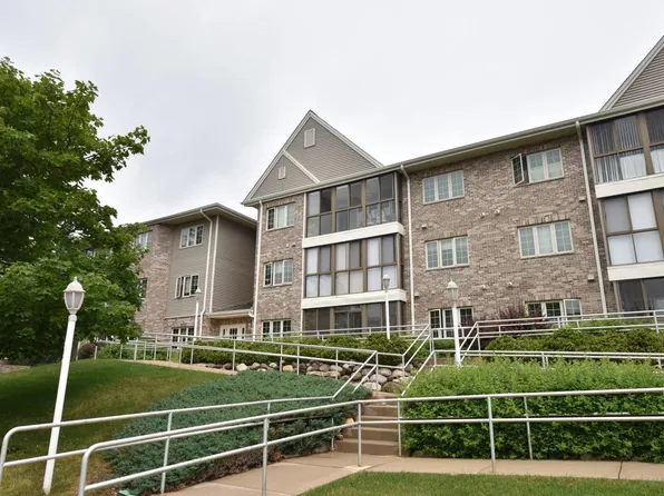 2140 Chateau COURT, Grafton, WI 53024