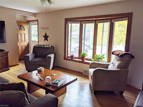 3rd image of 331 Gayle Dr