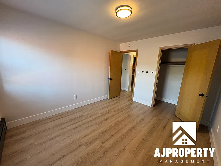 700 S Summit Ave #4 — Photo 7