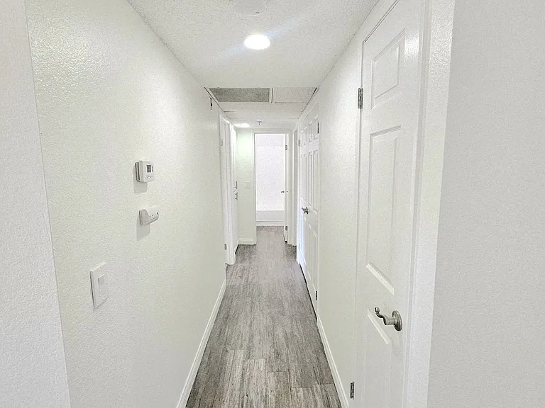 Yorktown Apartments — Photo 10