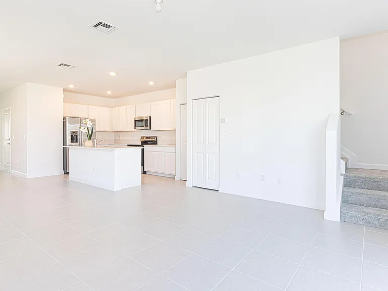 503 SE Rivergrass St — Photo 18