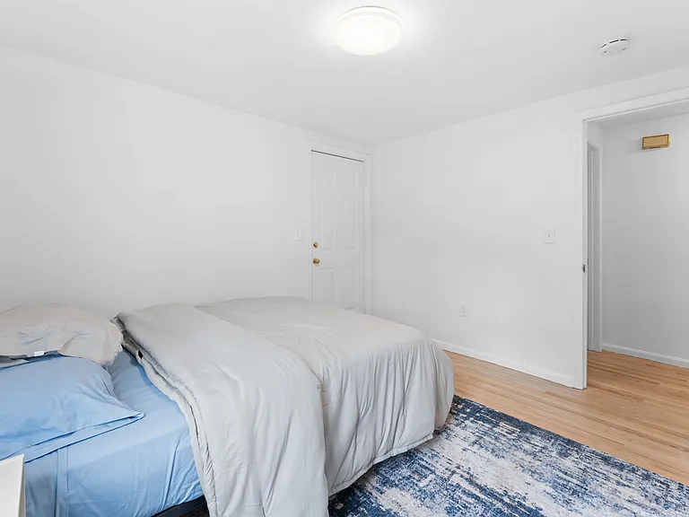 224 W 6th St #1 — Photo 5