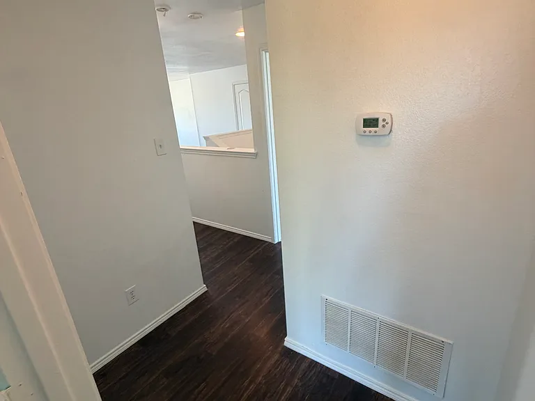 1223 Alhambra Dr — Photo 9