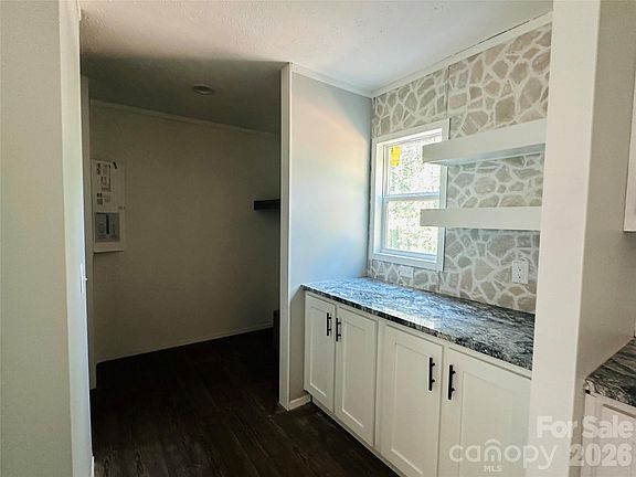 4th image of 514 Summerow Rd