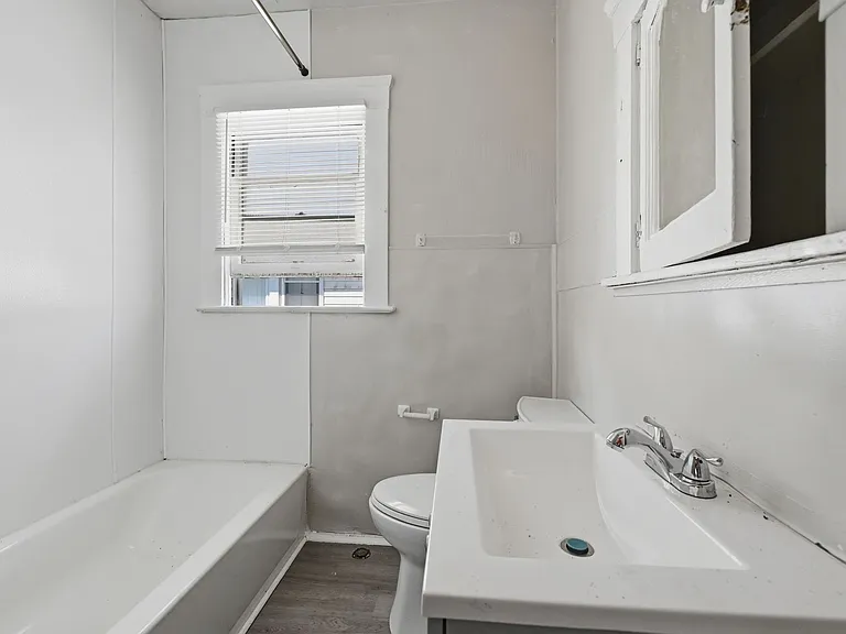11611 Fairport Avenue — Photo 31