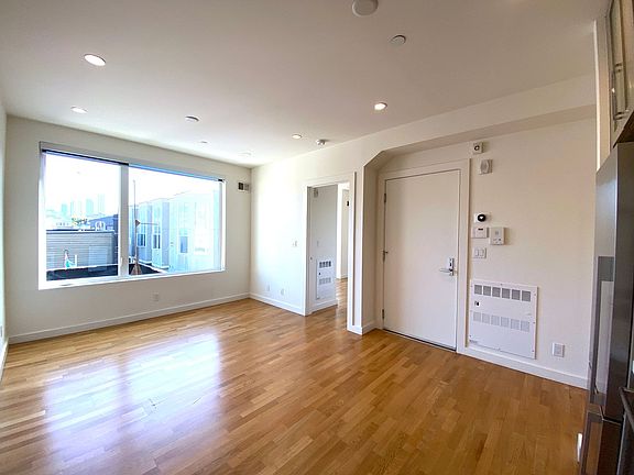 4th image of 5 Hallam St #3