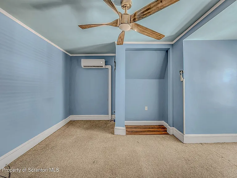 533 S Franklin St — Photo 34