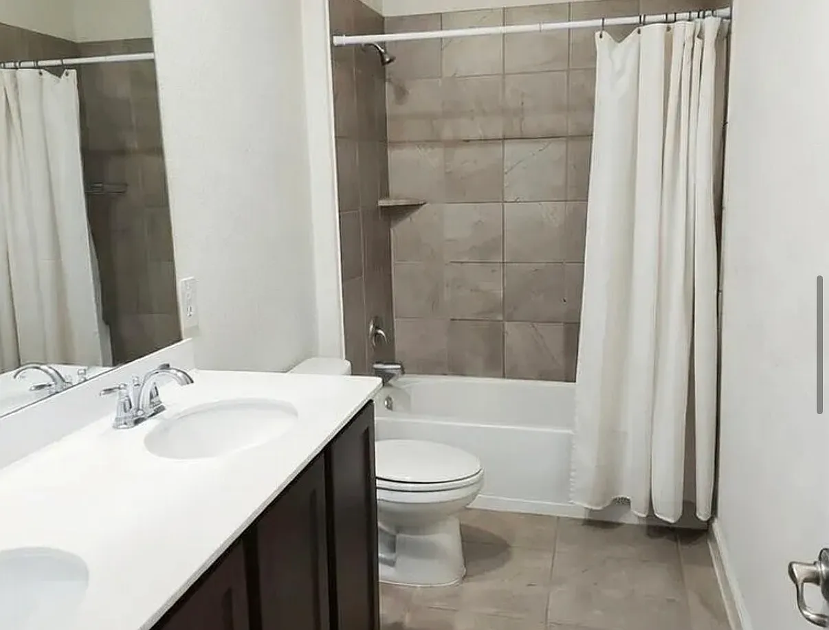 4 bed, 2160 sqft, $3,000 — Photo 4