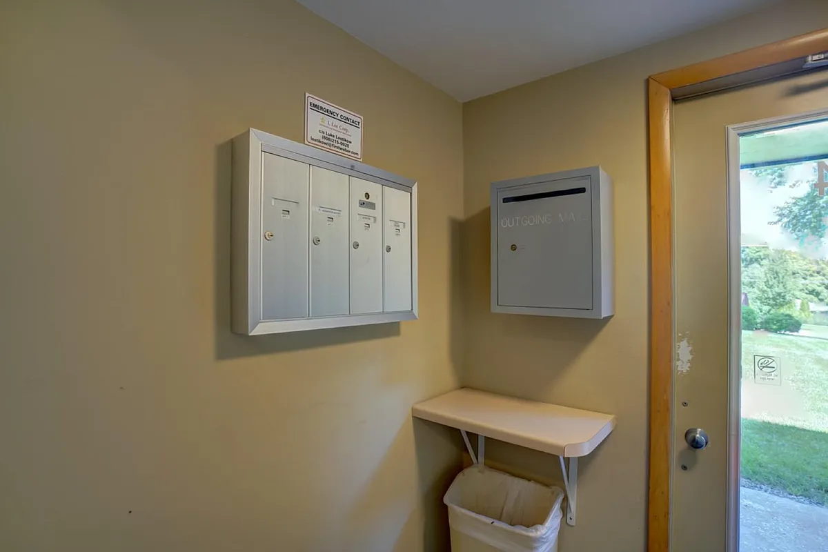 Building Photo - 4910 Ascot Ln #2
