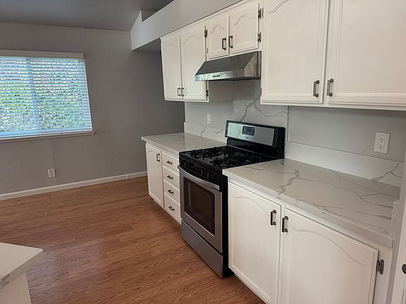 2nd image of 570 Daffodil Dr