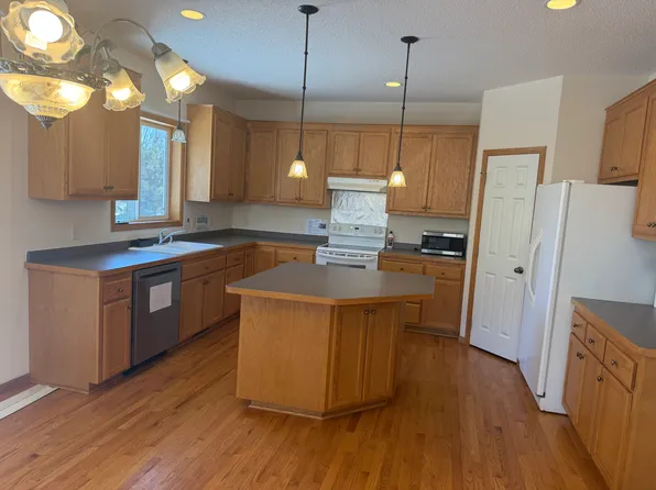 1845 Wyndam Dr, Shakopee, MN 55379