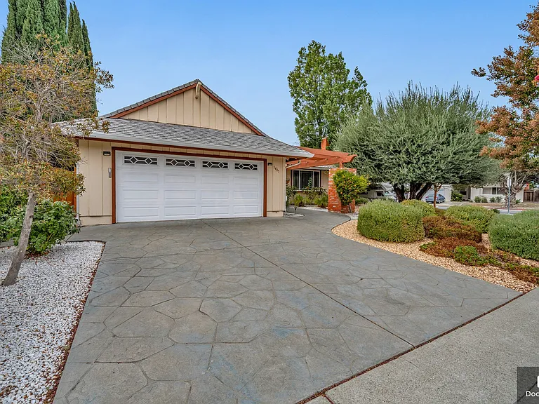 5405 Entrada Cedros — Photo 2