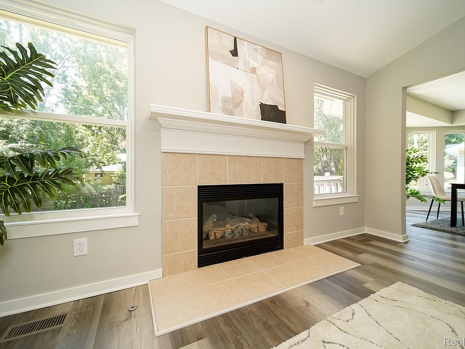 51819 Kings Pointe Dr, photo 24