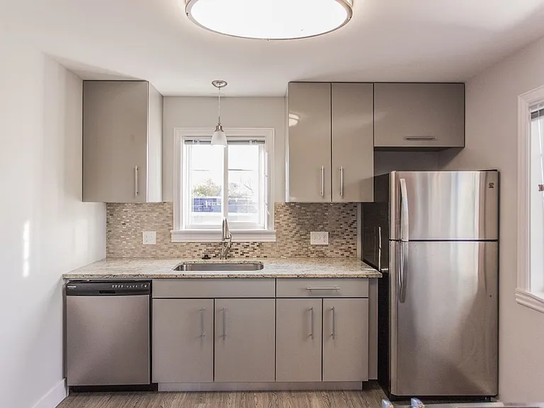 2401 Walnut St #6 — Photo 12