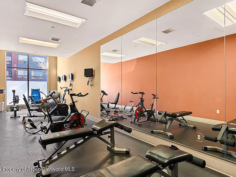 361 Robinson St #326 — Photo 4