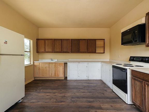 3rd image of 904 Arbor Pl #4
