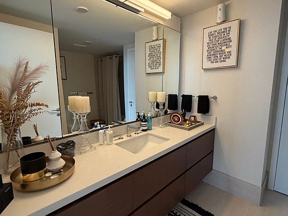 5th image of 121 Stewart St Unit 2303