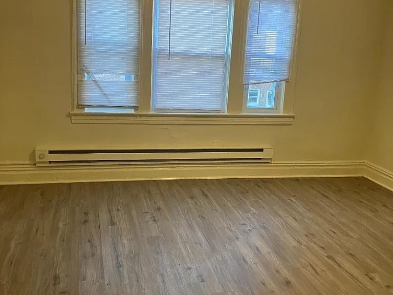 407 William St — Photo 3