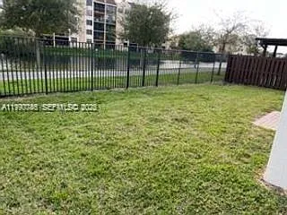 10020 NW 10th St — Photo 4