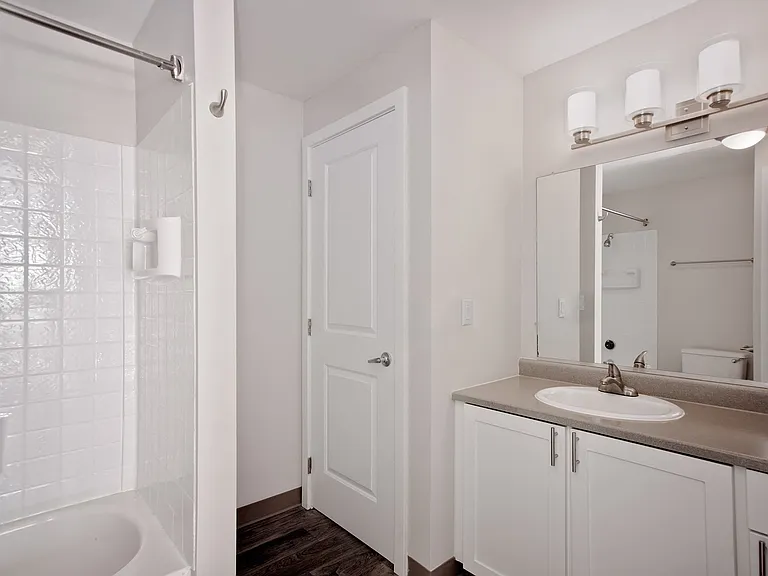 Stonesthrow Apartments — Photo 25
