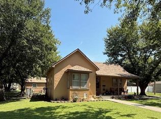 1020 Topeka St, Larned, KS 67550