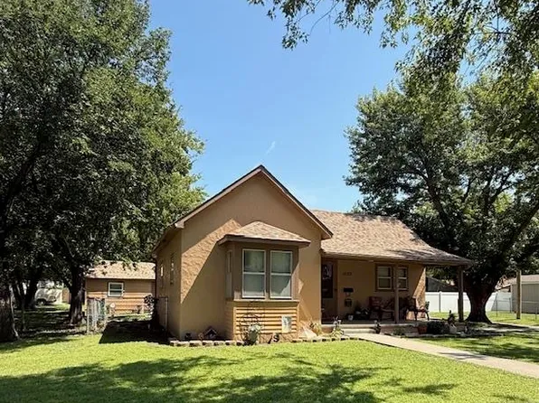 1020 Topeka St, Larned, KS 67550