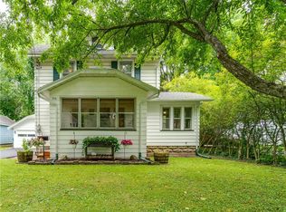 216 Pinewood Trl, Irondequoit, NY 14617