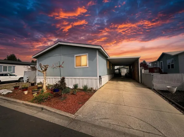 2552 Thorn Oak Dr Spc 28, Medford, OR 97501