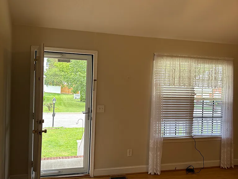 4852 Waverly Ct — Photo 2