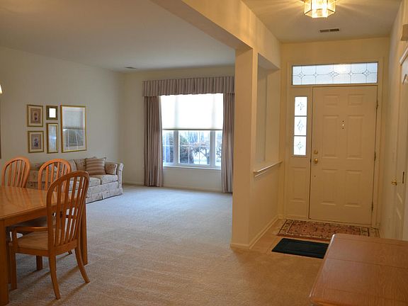 3rd image of 7 April Springs Ct