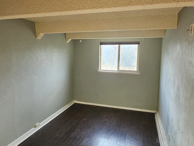 4206 Loomis Ave — Photo 8