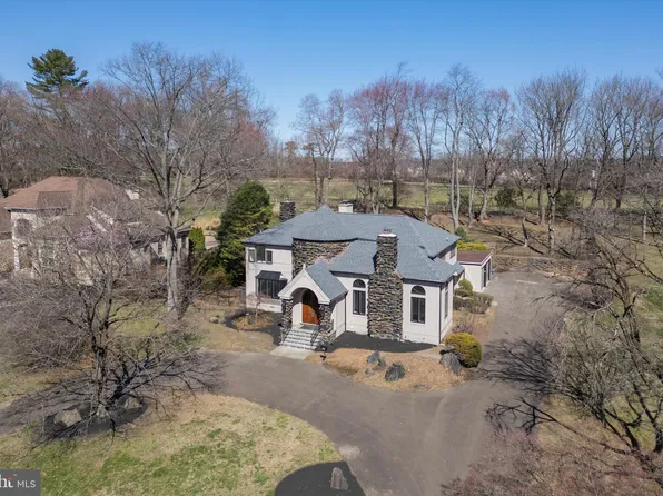 4127 Presidential Dr, Lafayette Hill, PA 19444