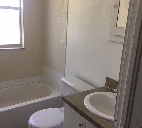 5th image of 177 NE 50th St APT 38