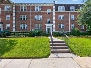 22 Hamilton Pl APT H3, Garden City, NY 11530