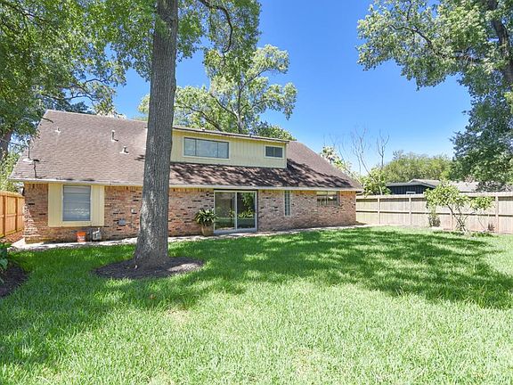 3rd image of 2415 Sieber Dr