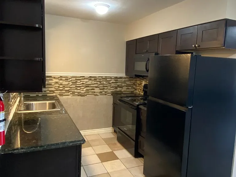 West Towne Apartments — Photo 8