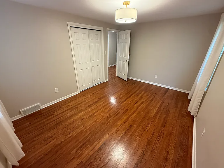 5555 Roeland Dr — Photo 12