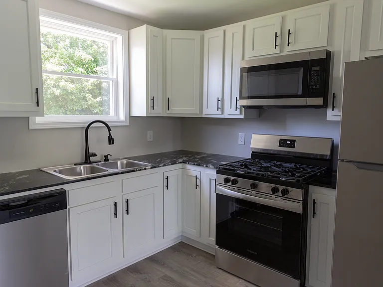 24 Commercial St #24 — Photo 8